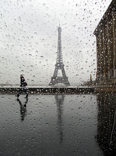 shot done in a Cartier-Bresson mood - Paris/Eiffel Tower  - © Doris Stricher