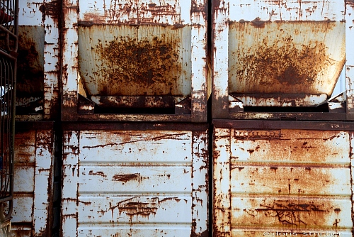 Time traces and human lavor traces on rusted iron - © Doris Stricher